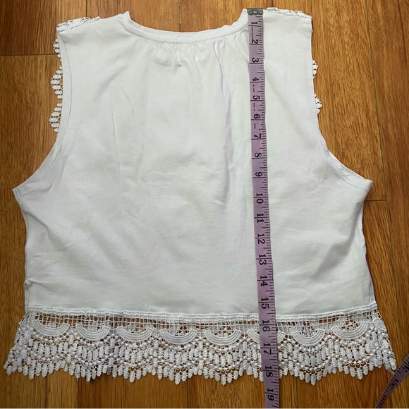 White Embroidered top - Picture 2 of 7